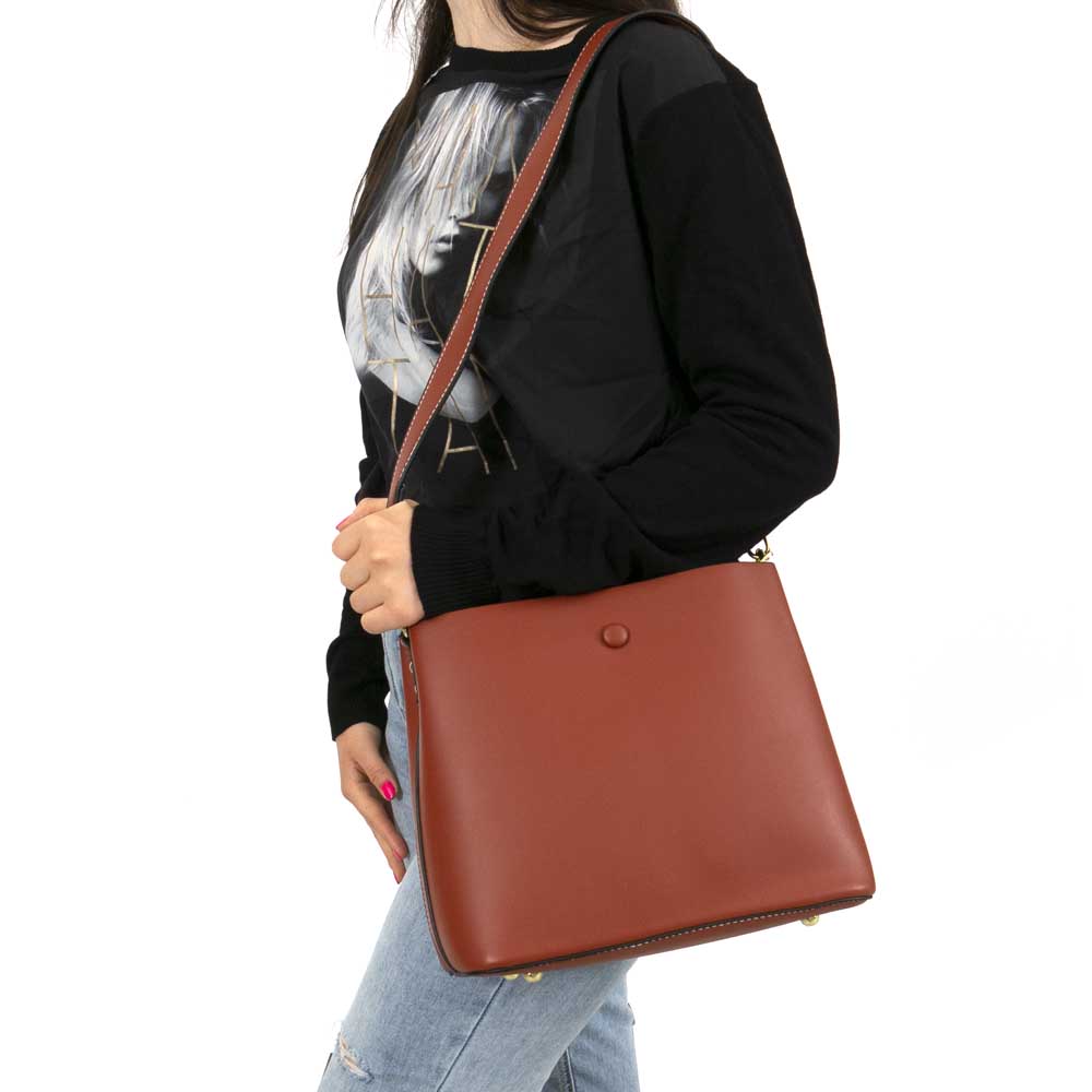 Елегантна дамска чанта PAULA VENTI от висококачествена еко кожа модел LENE цвят червен