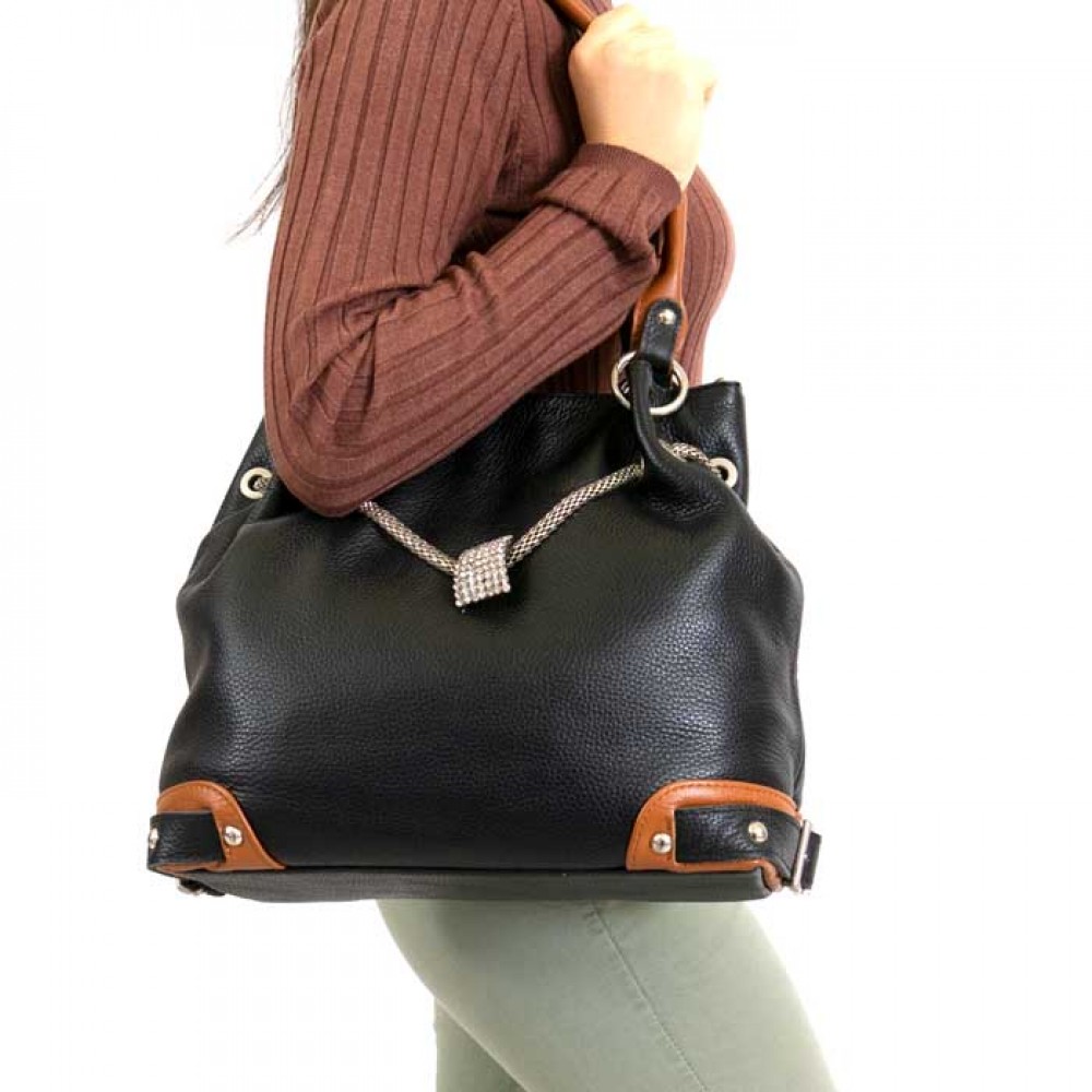 Стилна дамска чанта PAULA VENTI модел CESARIA естествена кожа цвят черен