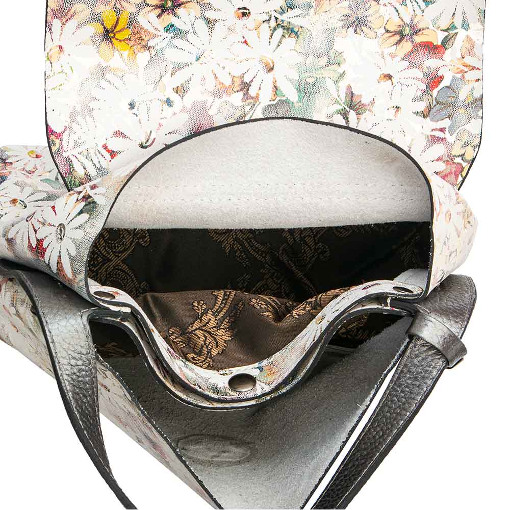 Лятна дамска чанта от естествена кожа PAULA VENTI модел JEWEL с подвижна кожена дълга дръжка цвят бял с цветя лазер