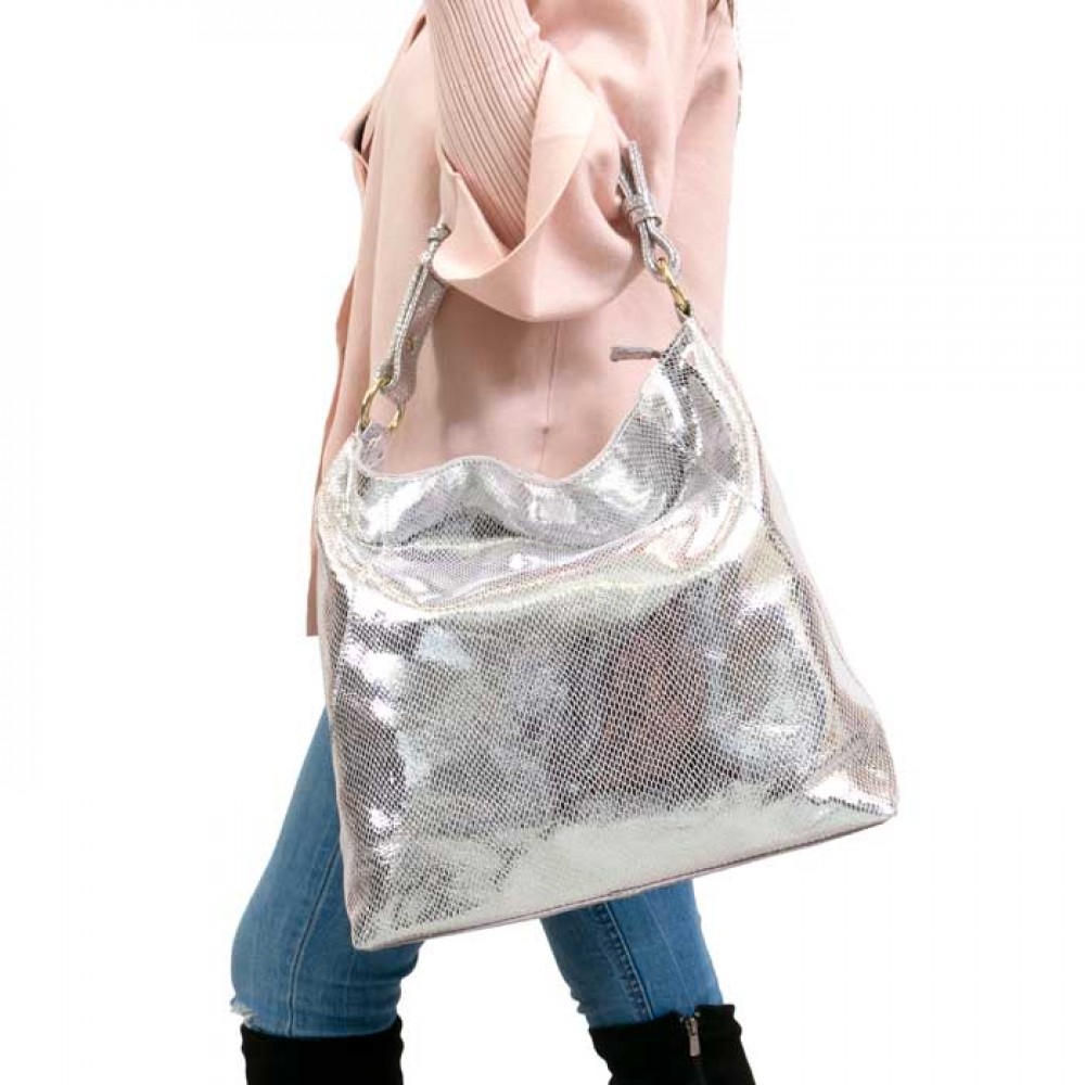 Актуална дамска чанта тип торба PAULA VENTI модел PERLITA естествена кожа цвят сребрист змийски лазер