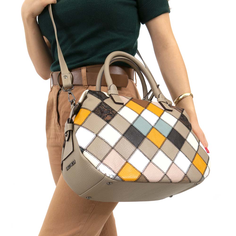 Атрактивна дамска чанта ENZO NORI модел ELMAS естествена фина напа кожа цвят бежов с кръпки