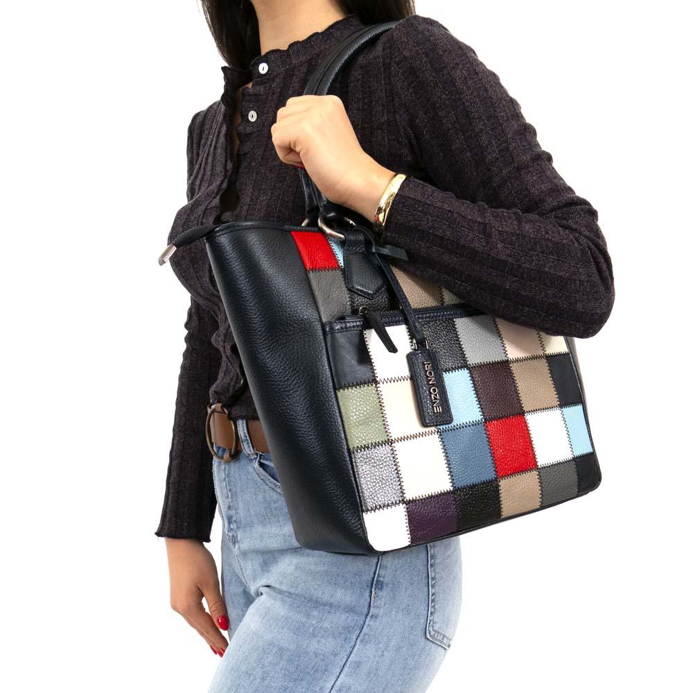 Атрактивна дамска чанта ENZO NORI модел ZEHRA естествена фина напа кожа цвят тъмно син с кръпки