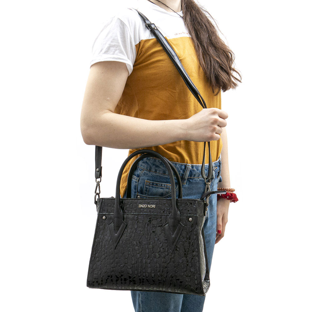Дамска чанта ENZO NORI естествена кожа твърдо дъно и здрави дръжки черен лак