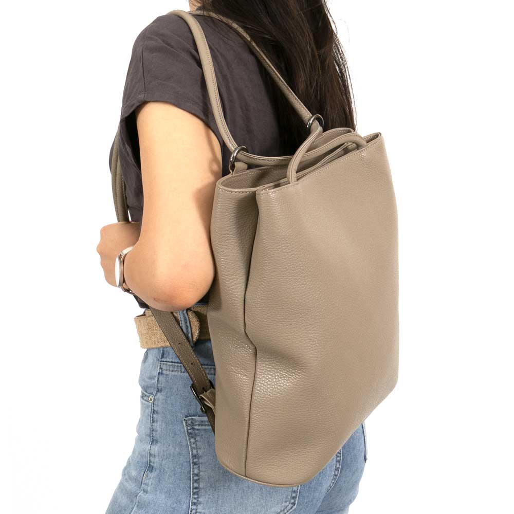 Актуална дамска раничка дамска чанта 2 в 1 от естествена кожа ENZO NORI модел CHERI цвят бежов