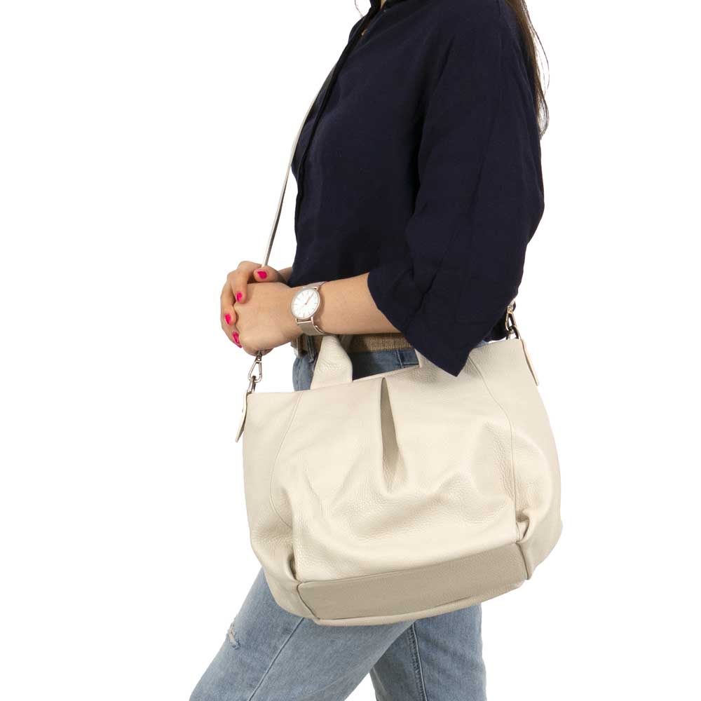 Актуална дамска чанта от италианска естествена кожа модел VELIA цвят бял