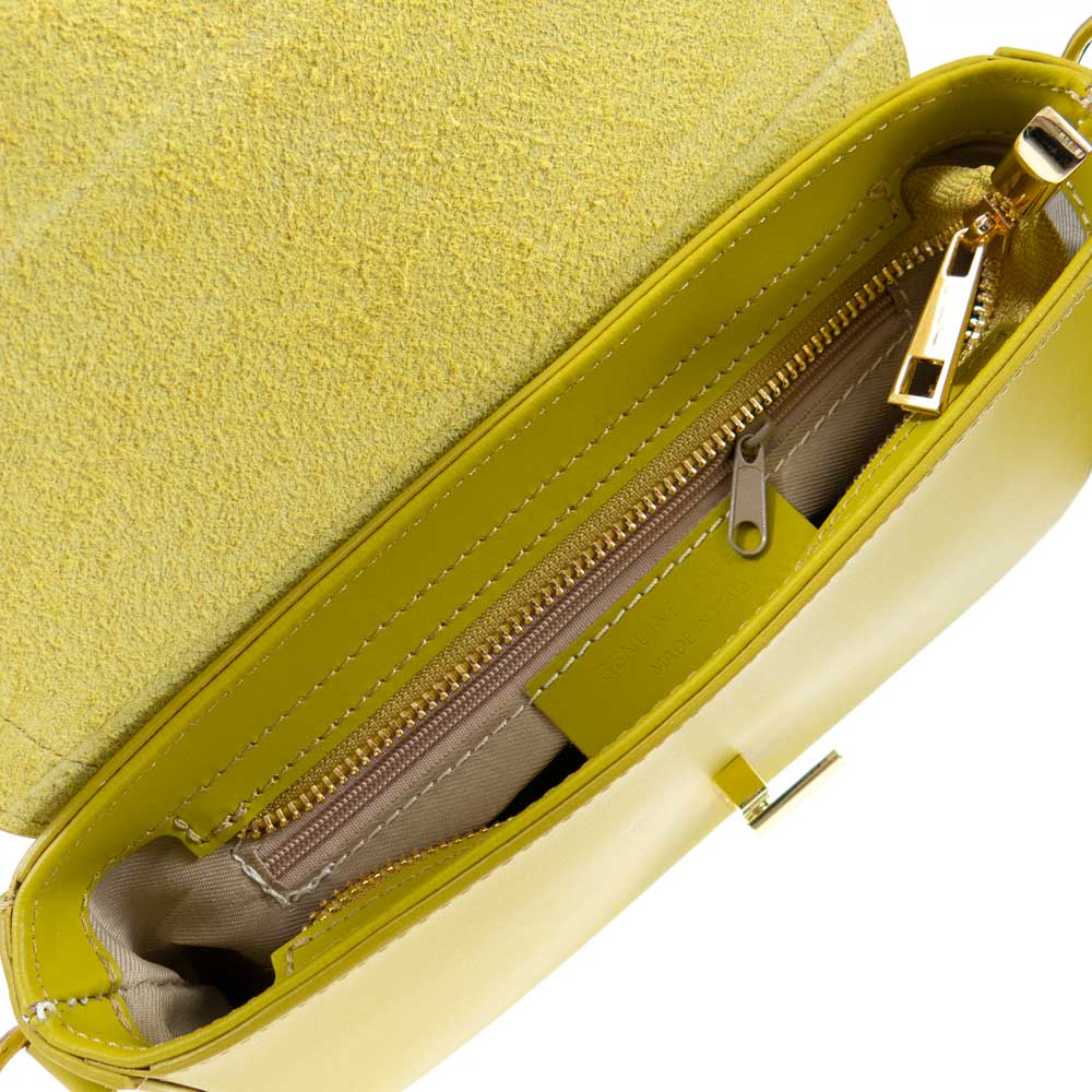 Дамска чанта от естествена кожа с дълга дръжка и твърда структура жълта