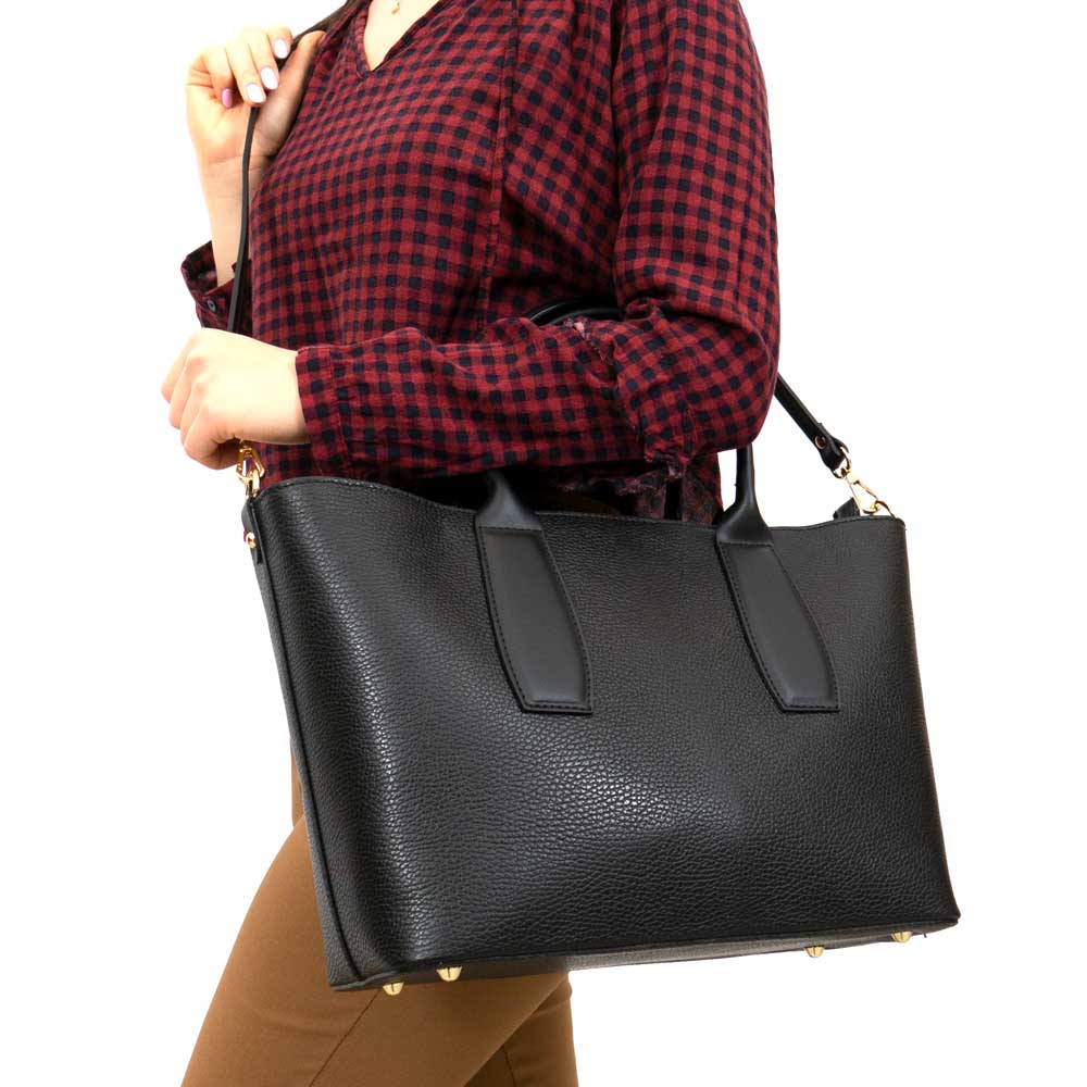 Дамска чанта модел VENTURA италианска естествена кожа черен