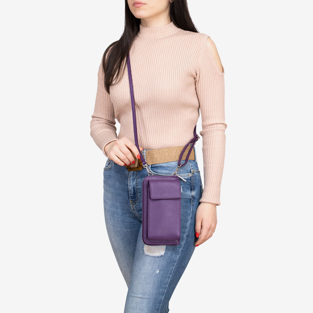 Малка дамска чанта модел FLAVIE италианска естествена кожа лилав