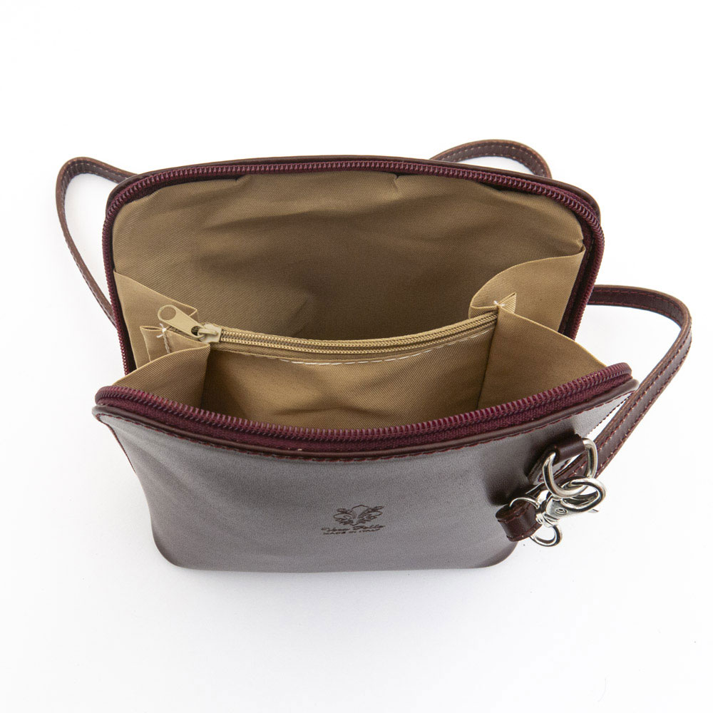 Изчистена малка дамска чанта от италианска естествена кожа модел CALDO с подвижна дълга дръжка цвят бордо