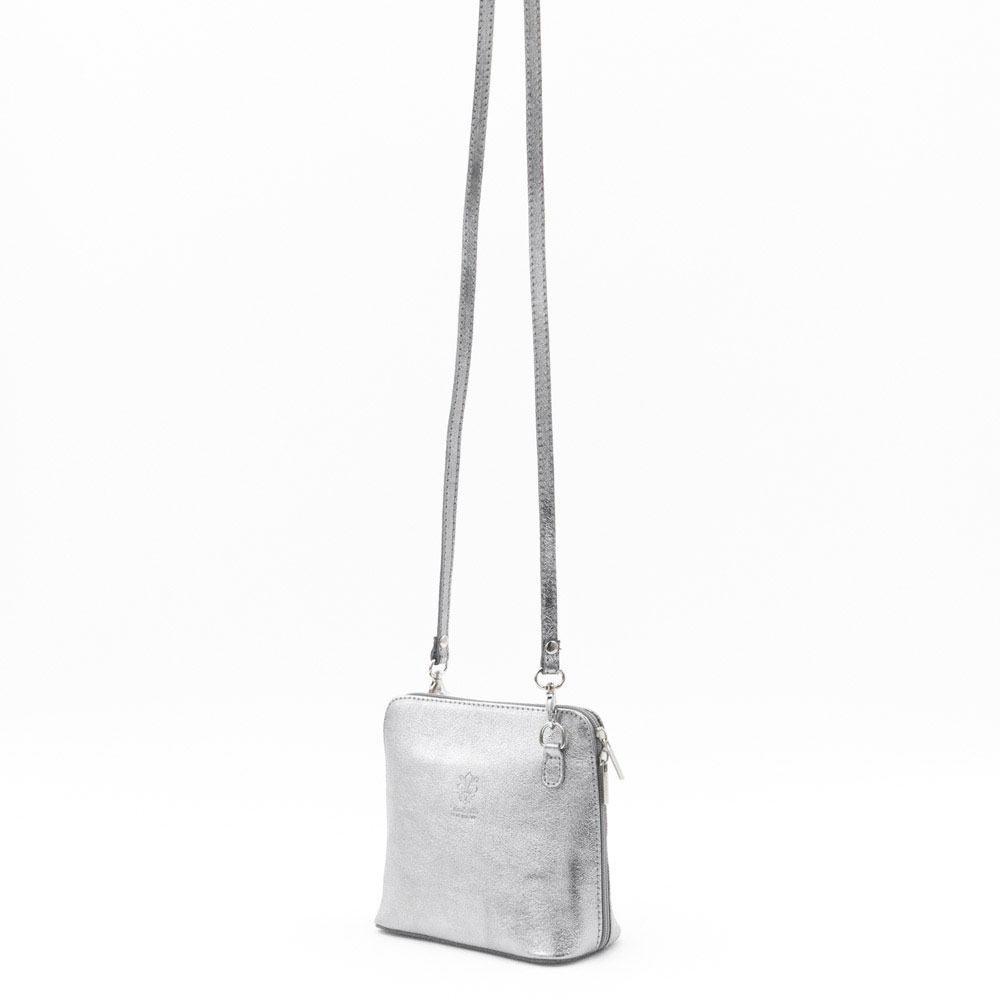 Красива малка дамска чанта от италианска естествена кожа модел CALDO цвят сребрист