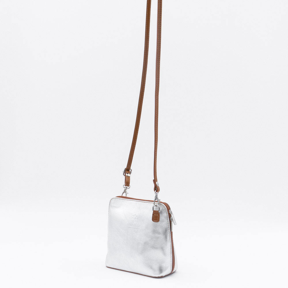 Кокетна малка дамска чанта от италианска естествена кожа модел CALDO цвят сребрист
