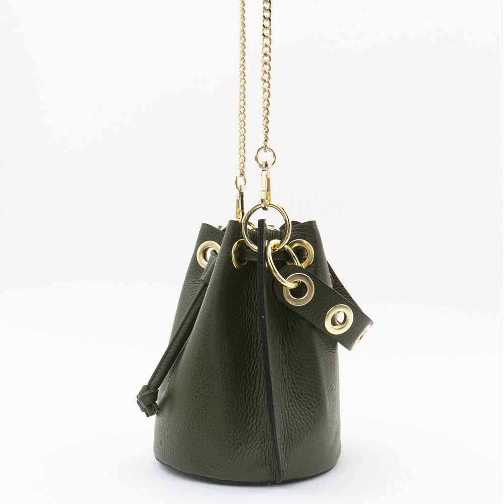 Малка дамска чанта естествена кожа с дълга дръжка тип верижка и отваряне с връзки зелена