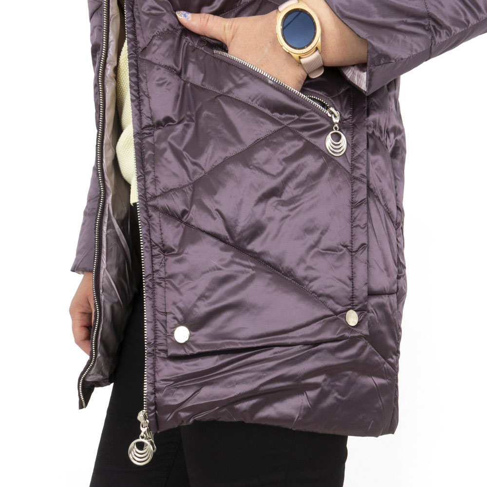 Леко дамско яке с качулка модел LAVENDER от висококачествен полиестер с биопух цвят лилав