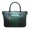Красива дамска чанта ENZO NORI модел MILANA естествена фина напа кожа цвят зелен кроко лак