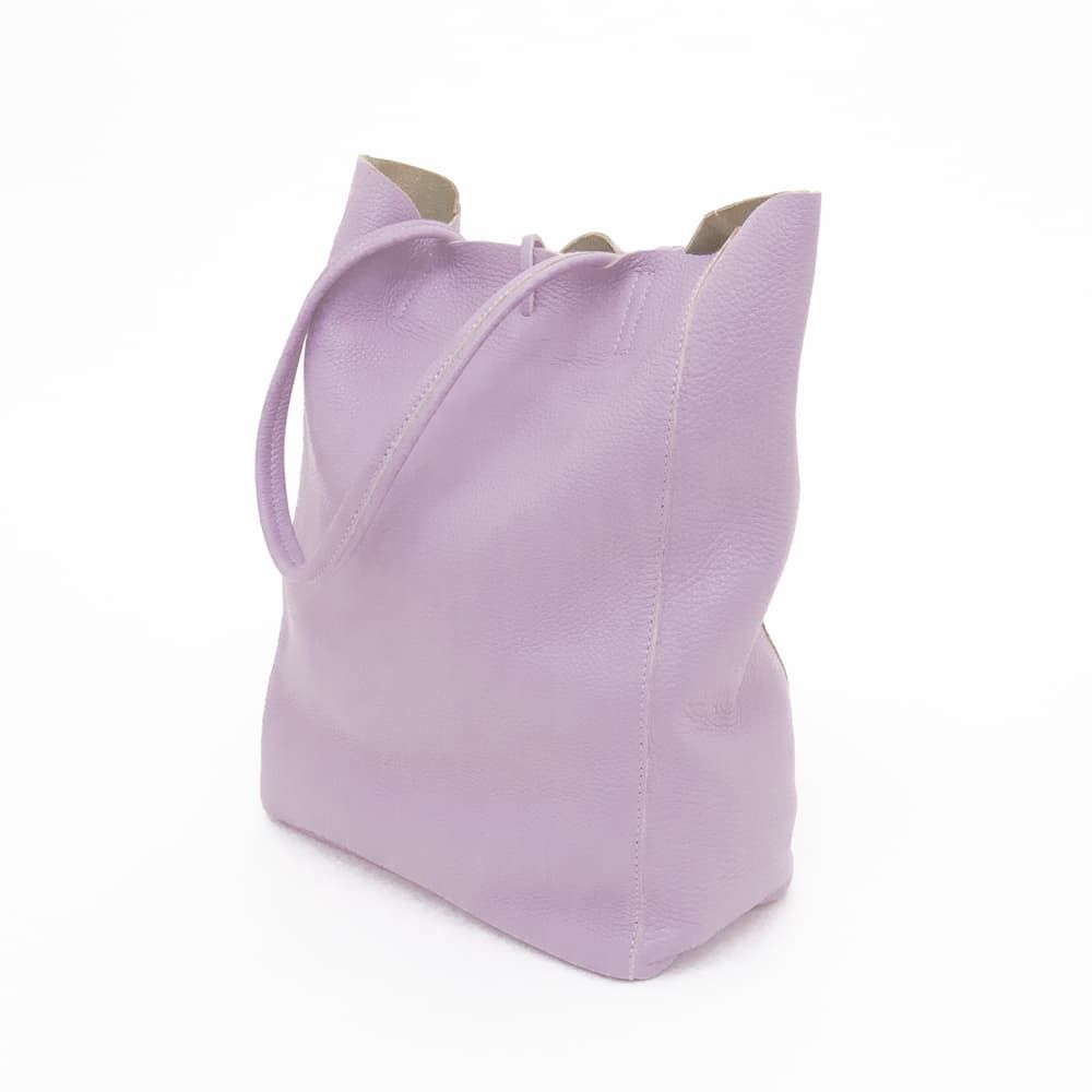 Ежедневна дамска чанта тип торба от мека италианска естествена кожа модел LE BORSA цвят лилав