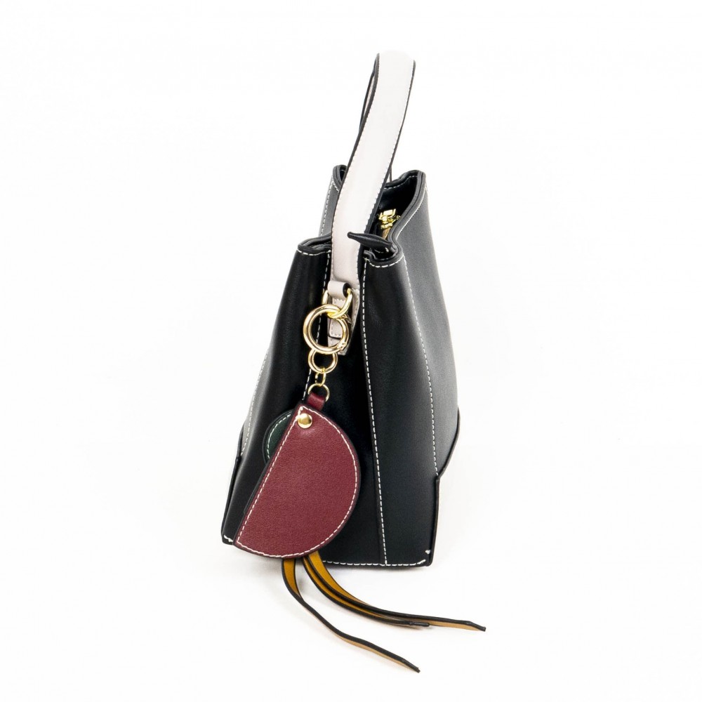 Елегантна дамска чанта PAULA VENTI модел 076 от еко кожа черен цвят с дълга подвижна дръжка 